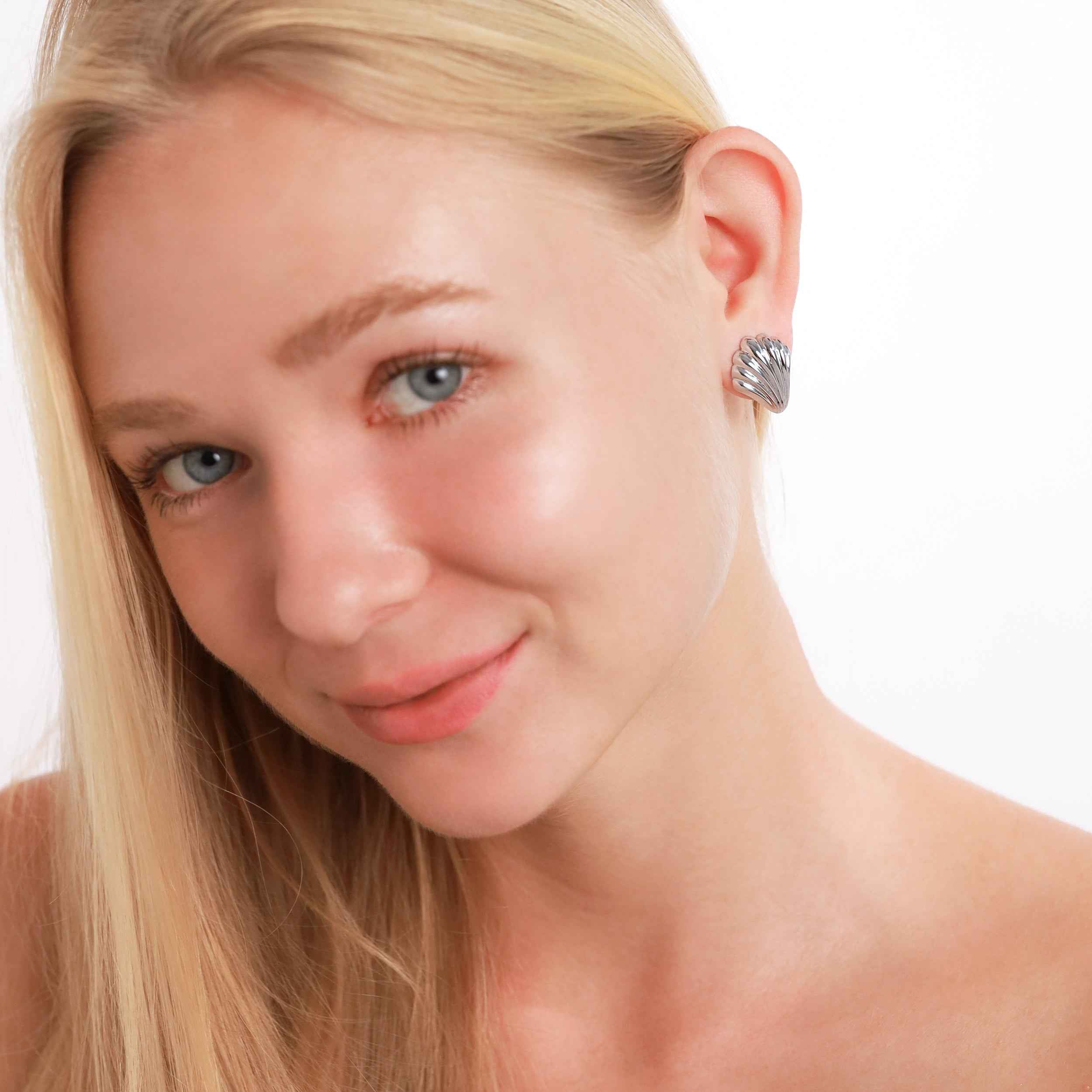 White Gold Plated 925 Sterling Silver Corrugated Shell Shape Clip on Earrings