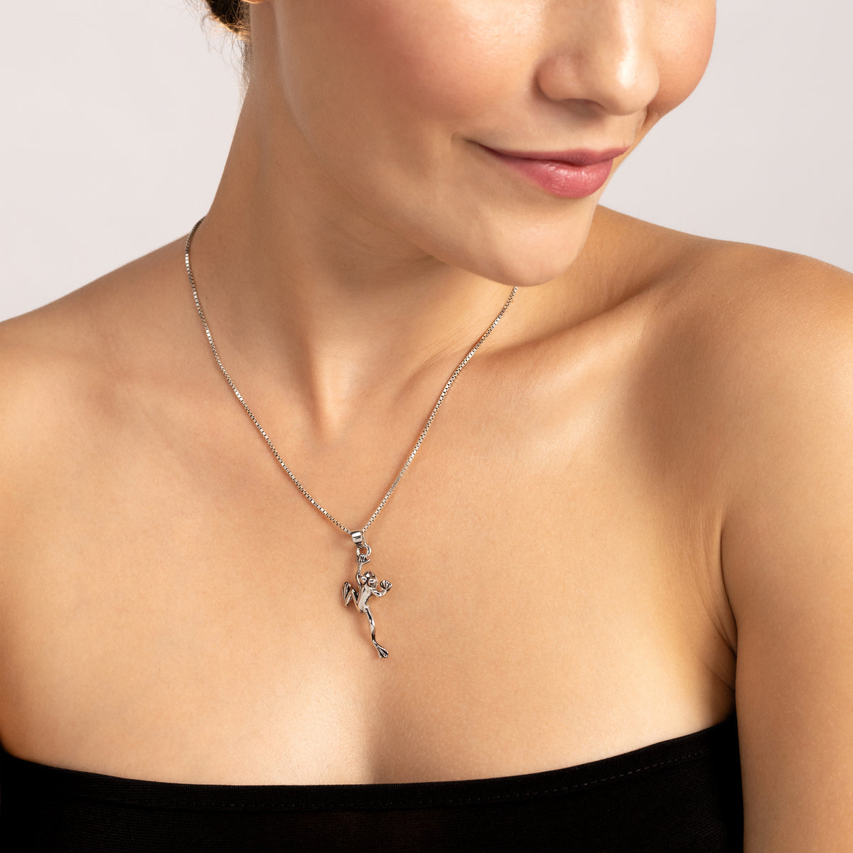 925 Sterling Silver Climbing Frog Pendant w/18 Inch Venetian Box Chain Necklace silvershake