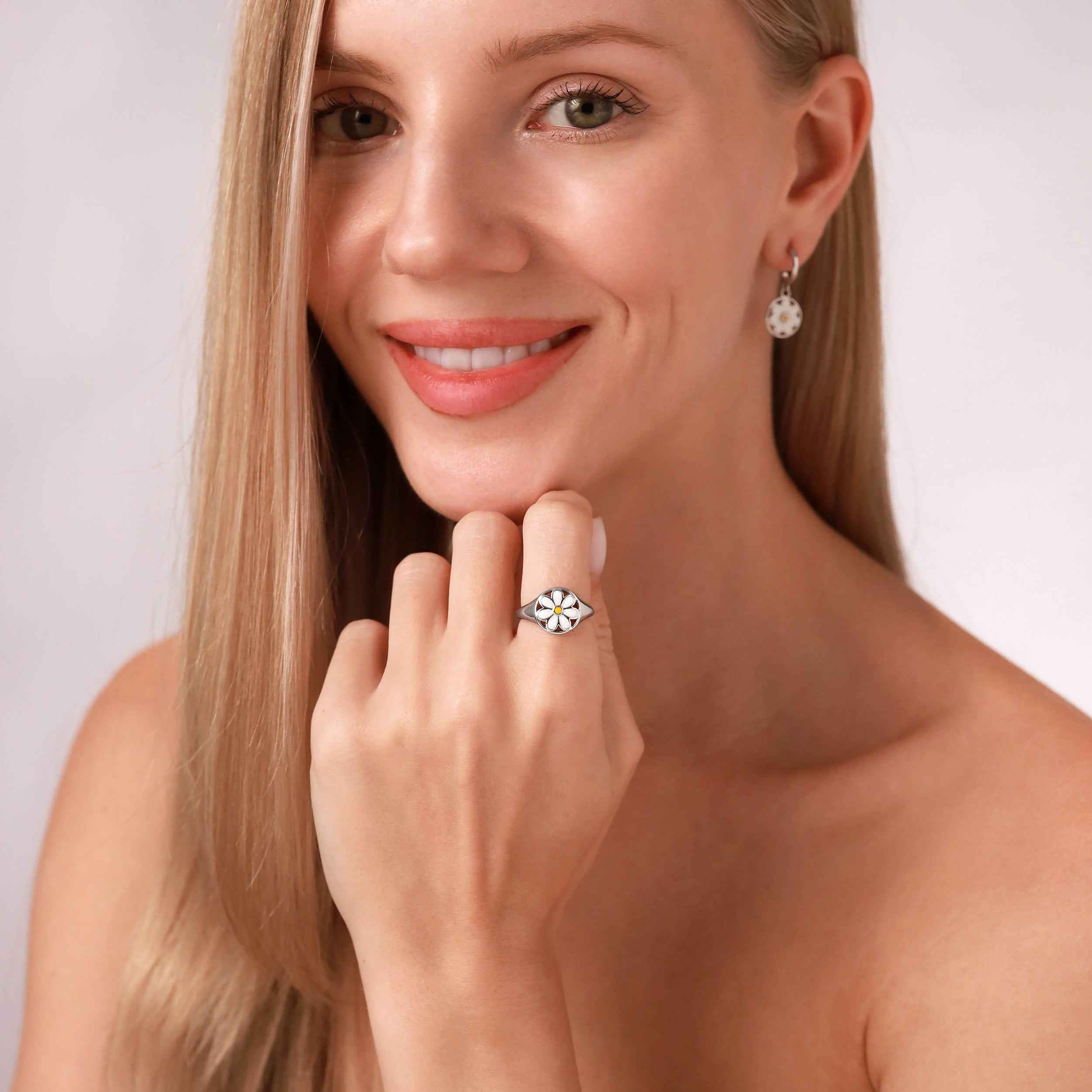 White Enamel 925 Sterling Silver Scroll / Filigree Flower Casual Circle Ring